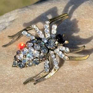 🕷️ Vintage LANDAU Spider Rhinestone Brooch